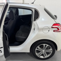 208 GRIFFE 1.6 AUTOMÁTICO COM TETO SOLAR PANORÂMICO 